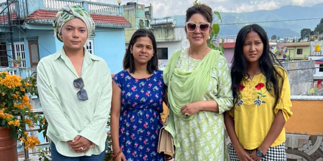 करिश्माविरुद्ध प्रहरीको साइबर ब्युरोमा उजुरी दिँदै निहारिका