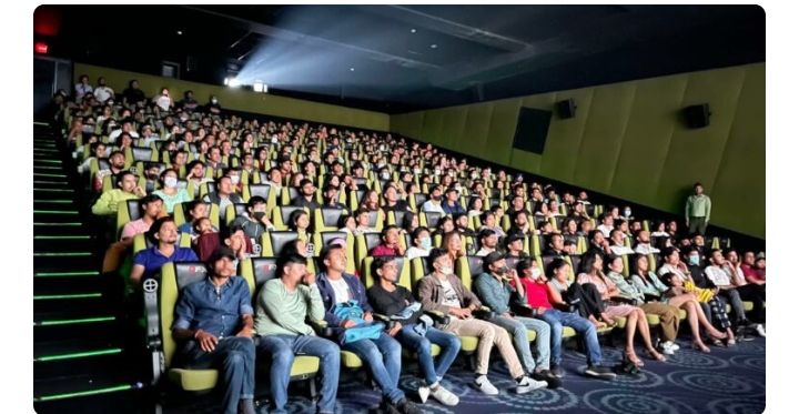 `प्रकाश&acute;मा प्रदीपको अभिनयको तारिफ , अधिकांश शो हाउसफूल