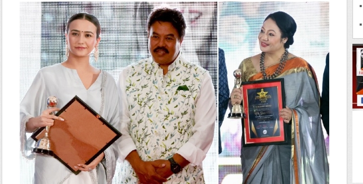 नायिकाद्दय गौरि मल्ल र स्वस्तिमालाई एक्टिङ क्विन र सिने स्टारको अवार्ड