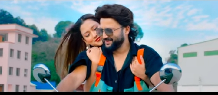 `डिसेम्बर फल्स&rsquo;को "यो के भयो" मा रोमान्टिक आर्यन र उपासना (भिडियो)