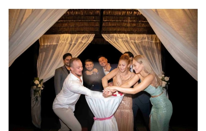 सुमिले गरिन् मेरिसस पुगेर प्रेमी विवेकसँग इन्गेजमेन्ट