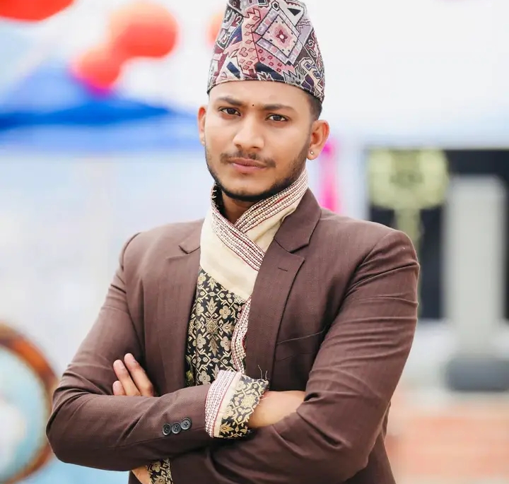 टोपी दिवसको शुभकामना दिदै नाजिर लेख्छ्न् : म पनि यहि माटोको हो ।