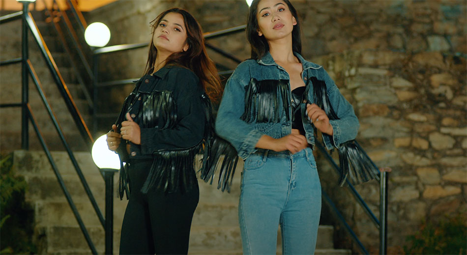 &lsquo;उड्यो मन&rsquo; भन्दै आभा र स्मारिका (भिडियो) 