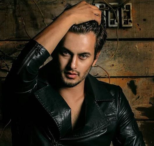 फिल्म निर्माण तर्फ प्रदीप खड्का, फिल्म`बार्हा सी&acute; निर्माण गर्दै 