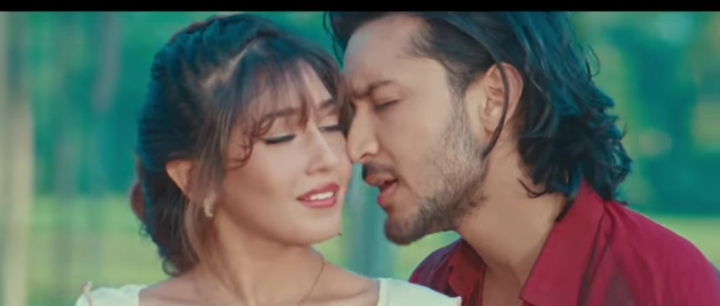  'नाइँ नभन्नु ल ६&rsquo; को गीतमा आशिर्वादसंग रोमान्टिक आंचल (भिडियो)