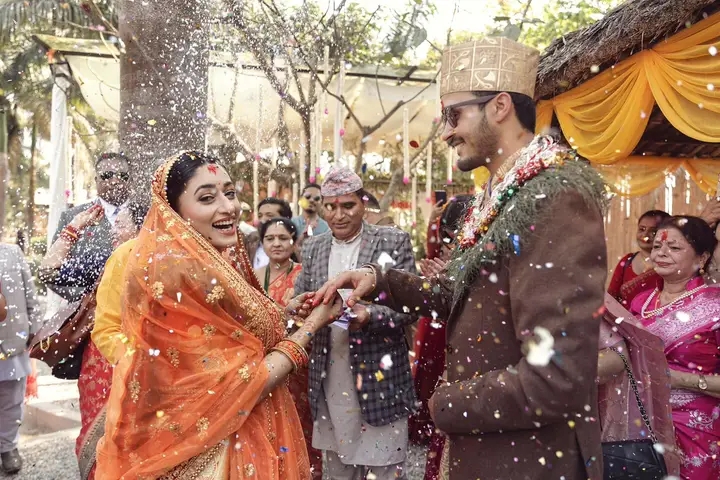 नायिका सुरक्षाले कसिन् प्रेमी मानवसंग लगन गाँठो