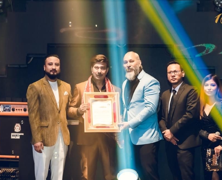 &lsquo;एफएनएन लेजेन्डरी आइडल&rsquo;को उपाधिबाट भुवन केसी सम्मानित 