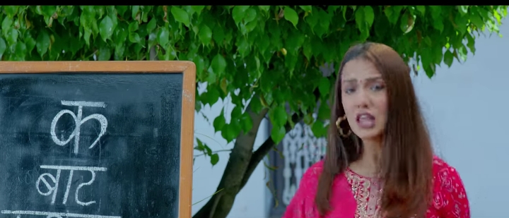  &lsquo;नाइँ नभन्नू ल ६&rsquo; मा `कबाट कछुवा&rsquo; पढाउँदै प्रियंका (भिडियो)