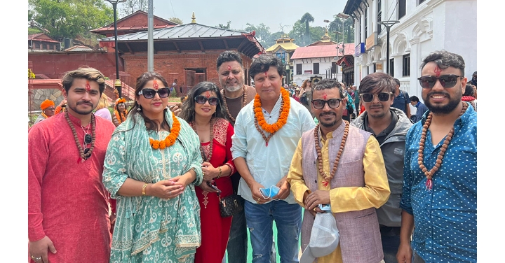 नयाँ फिल्मको तयारीमा दीपक-दीपा , पशुपतिनाथ पुगेर गरे पूजा 