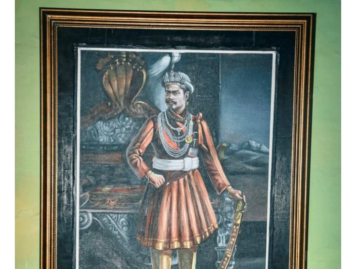  &lsquo;हात्तीछाप&rsquo; लुक्स , सगौत मल्लको राजा भूमिका