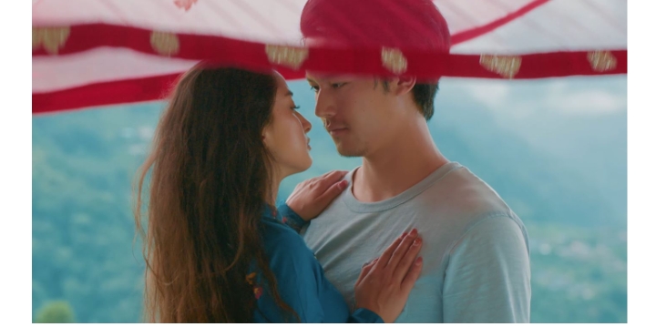 फिल्म `एक भगवत् गीता&acute; को गीतमा रोमान्टिक सुहाना र धिरज (भिडियो)