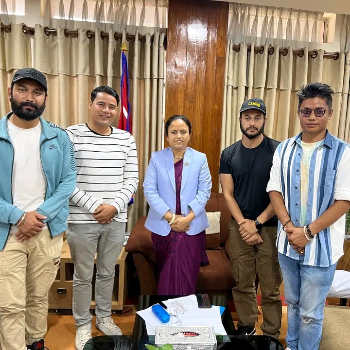 उत्कृष्ट फिल्मको सुचीबाट `प्रकाश&acute; हटेपछी प्रदिप भन्छ्न् : &lsquo;प्रकाश&rsquo;सँग सरकार होइन, भुवन केसी डराए