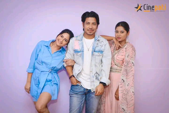 `परदेशी २&rsquo; लाई दर्शकको राम्रो साथ , हलहलमा पुगेर दर्शकको प्रतिक्रिया लिँदै टिम 