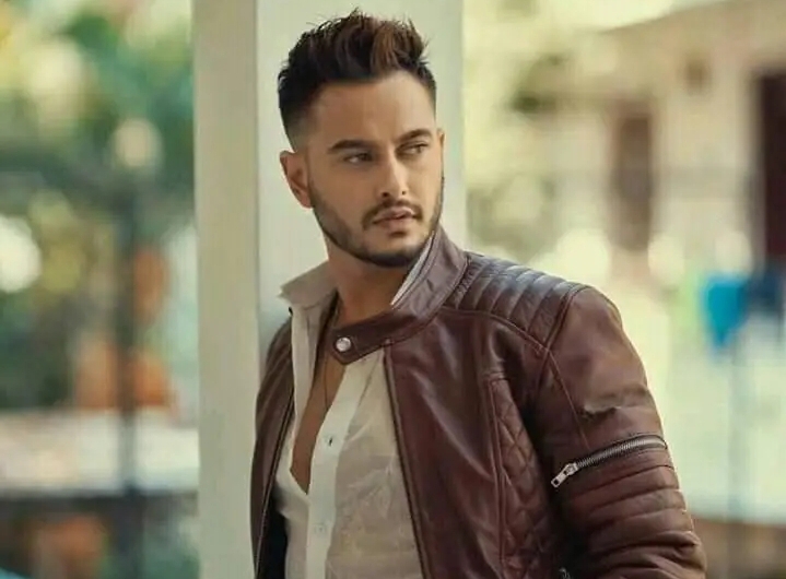 अनमोललाई लेखेको स्टाटस विवादित बनेपछि प्रदीप भन्छन्, &lsquo;निर्मातालाई सुरक्षित गर्ने प्रयत्न हुनुपर्छ&rsquo;