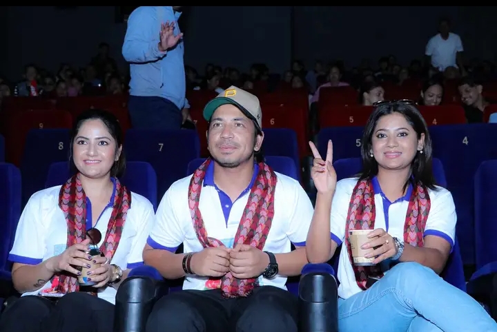 मोफसलका हलमा पुग्दै &lsquo;परदेशी २&rsquo; टिम, कलाकारसँग बसेर फिल्म हेर्ने अवसर