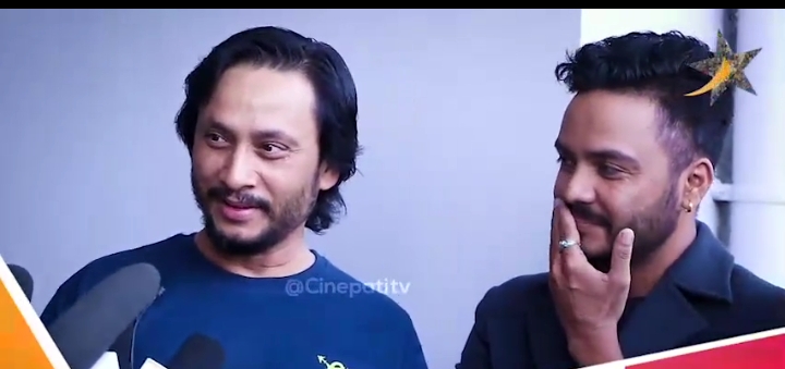 निश्चलको `दिमाग खराब&acute; लाई दर्शकको साथ, सिनेमाघरमा पुगेर दर्शकको प्रतिकृया लिदै 