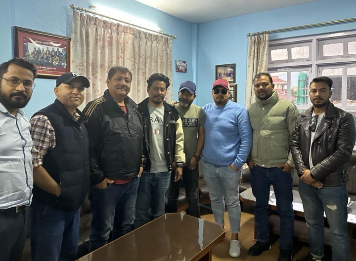 निश्चलको निर्णय मंगलबारसम्म सिनेमा हलमा `दिमाग खराब&acute; चलाउने 