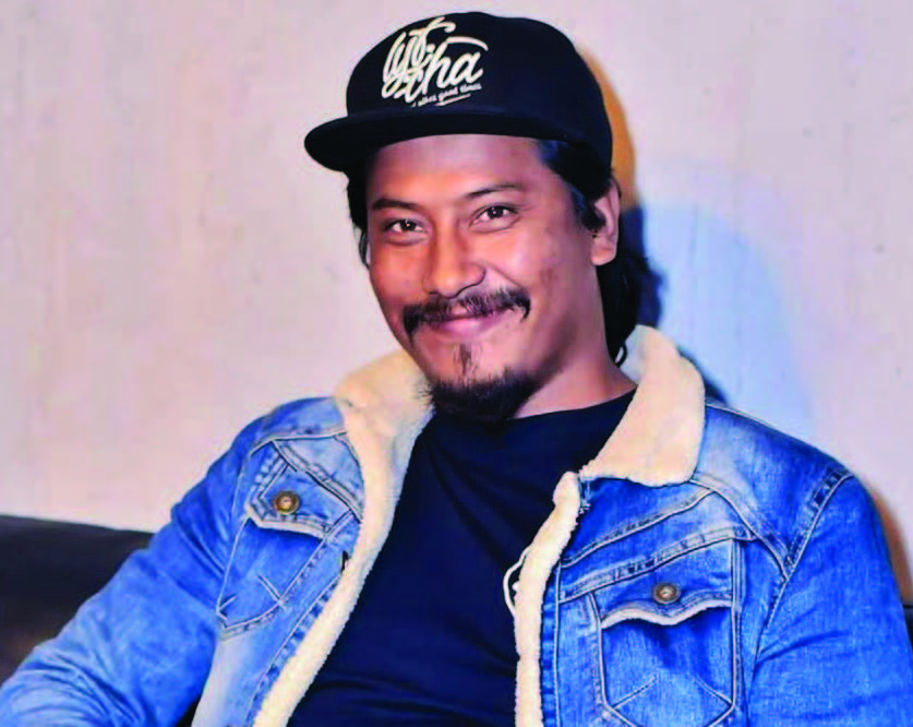 हलवालाहरुको दादागिरीले निराश निश्चल , हलबाट फिल्म `दिमाग खराब&acute; उतार्ने निर्णय