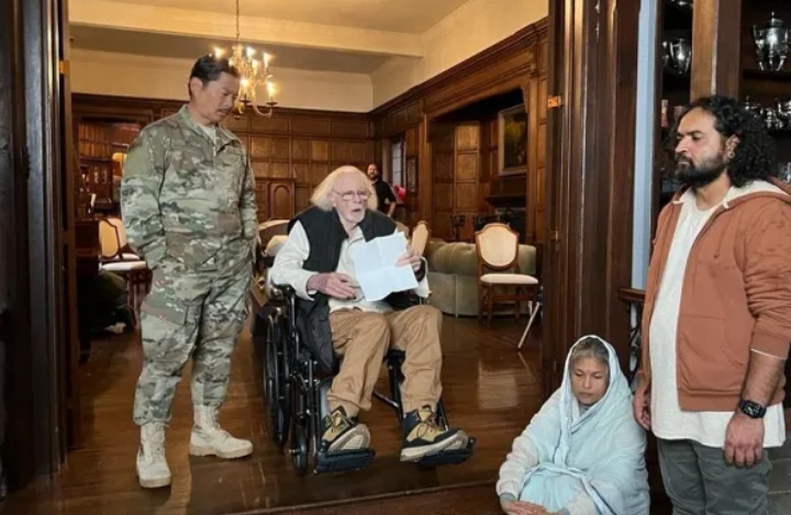 हलिउड चर्चित अभिनेता ब्रुस डर्नसंग दयाहाङ राई