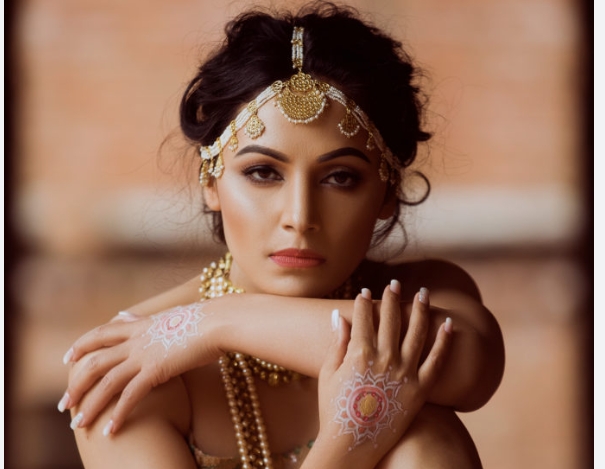 बिहे बन्धनमा बाँधिदै नायिका नन्दिता  केसी 