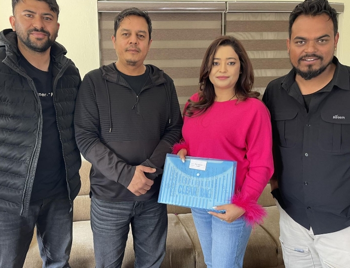 `एक्टर&acute;मा भित्रीन् दिव्या  , प्रदीपसँग बाँधियो जोडी 