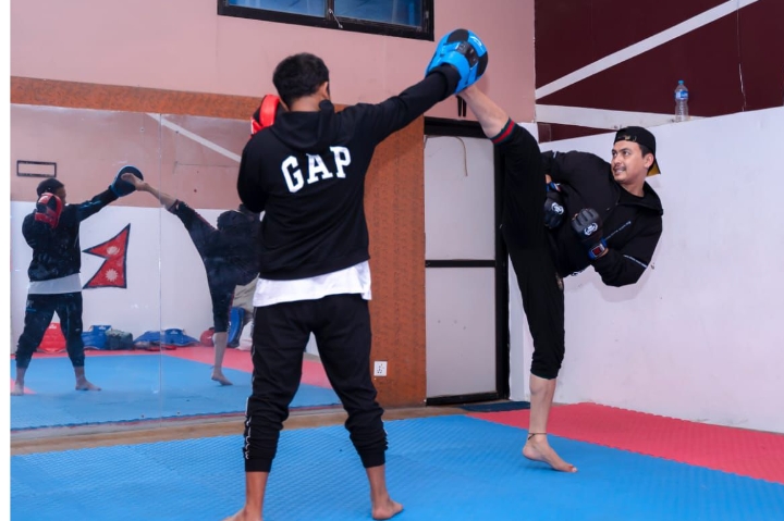 `रावायण&acute; को लागी एक्सनमा मिहिनेत गर्दै पल