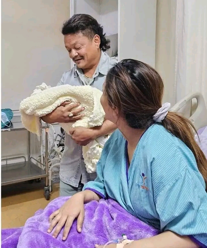 सलोन र करिश्मालाई पुत्री लाभ 