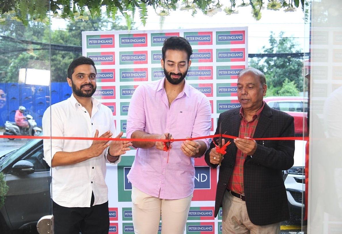 अभिनेता आयुष्मानले गरे `अन्तर्राष्ट्रिय कपडा ब्रान्ड&acute; को उद्घाटन