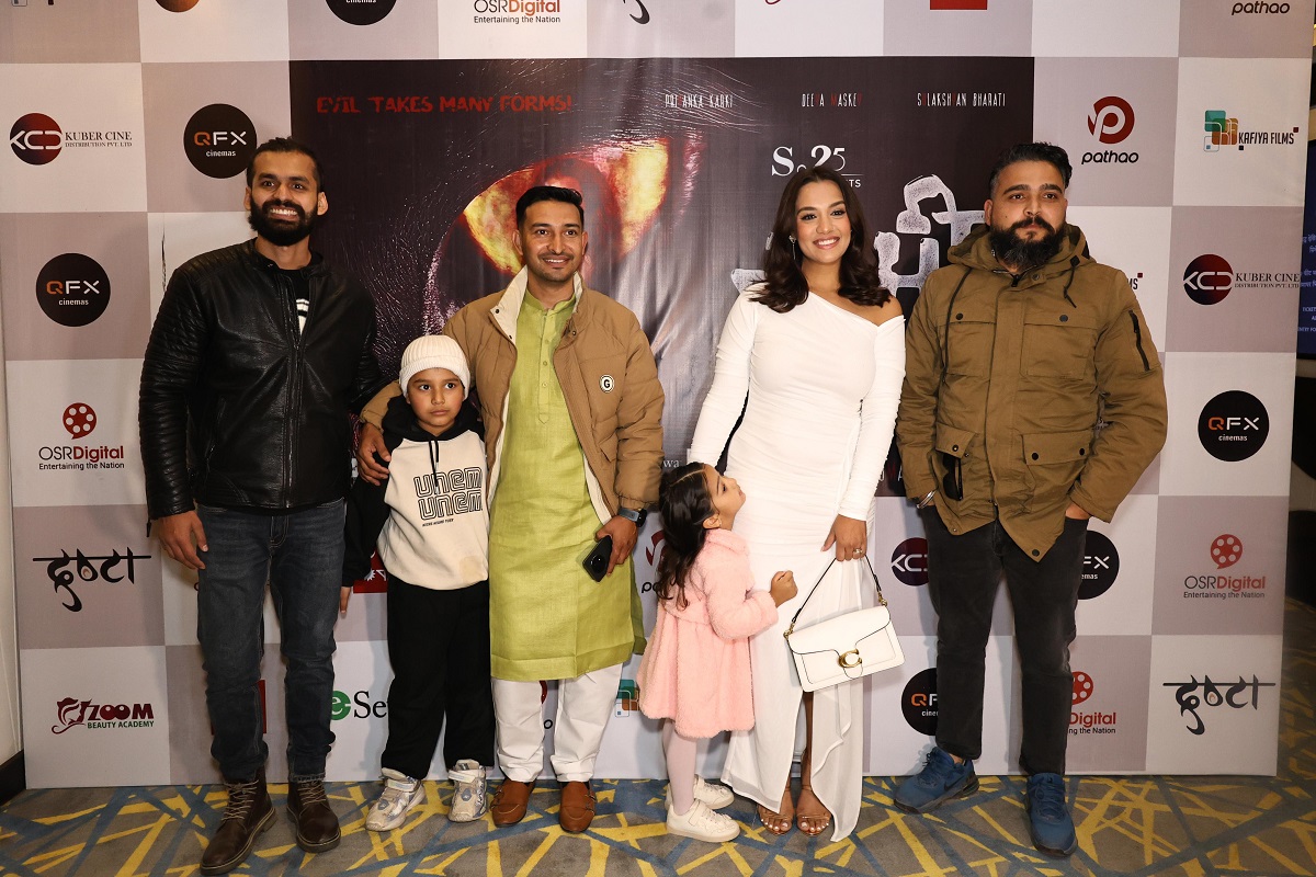 ममी&rsquo;को &lsquo;म त यसै नक्कली&rsquo; रिलिज, गीतमा प्रियंका र दीयाको ठुम्का