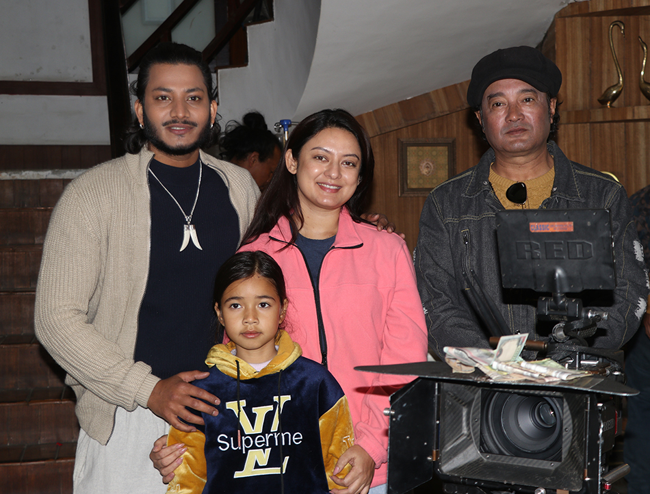 ` कल्ली&acute; को छायांकन सुरु 