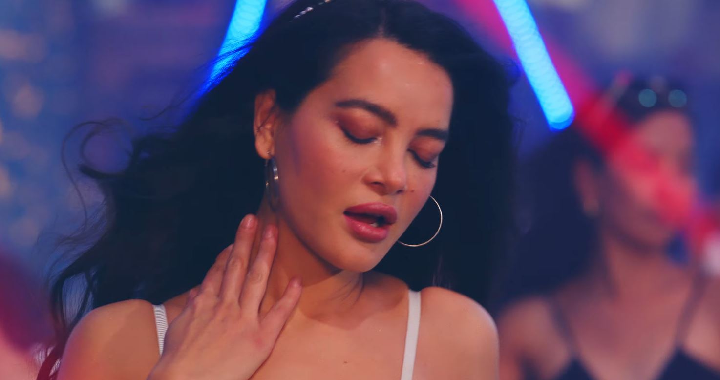 `११:५५&acute; को `रोक्ने छैन&acute; ,महेश र सृष्टि क्लबमा मस्ती मूडमा (भिडियो)