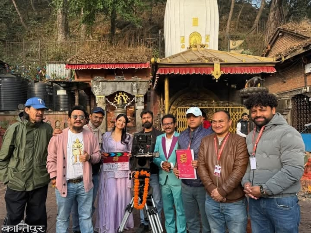 आजबाट फ्लोरमा `माग्ने राजा&acute;