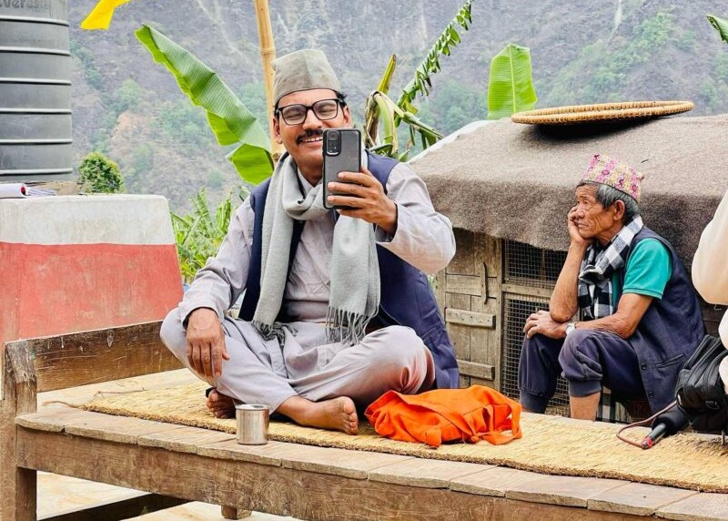 &lsquo;माइतीघर&rsquo;को सेटबाट &lsquo;माग्ने बुढा&rsquo;को क्यारेक्टर लुक्स सार्वजनिक