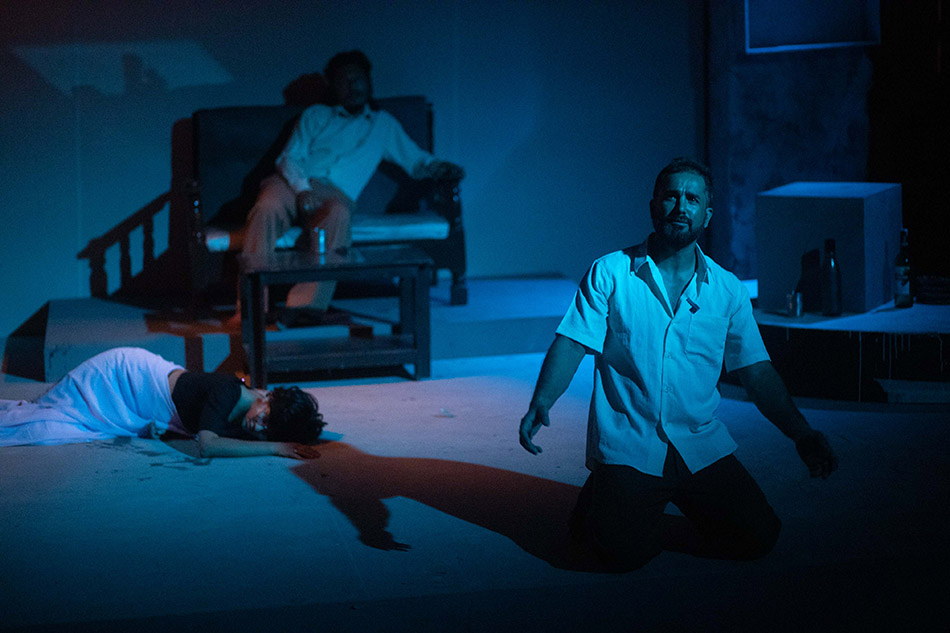 ‘शिरिषको फूल’ नाटक मञ्चन सुरु, जीवन लुइँटेल र सनिशा भट्टराईको थिएटर डेब्यु