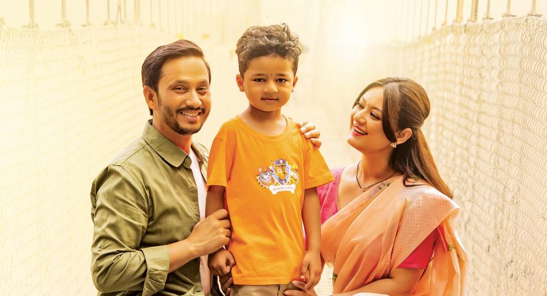 'हर्ष'को नयाँ पोस्टर : प्रशन्न मुद्रामा खगेन्द्र, वर्षा र साइमन