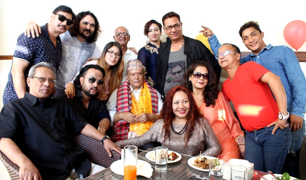  कलाकर्मीको साथमा यसरी मनाए  निर शाहले  ६४ औँ जन्मदिन