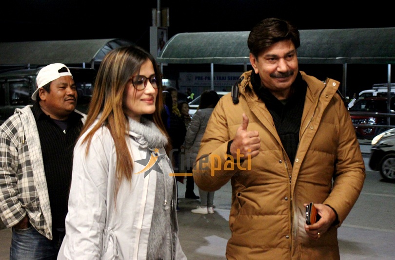 भुवनलाई मिडियासामु जिया लुकाउन सकस (भिडियो)&nbsp;